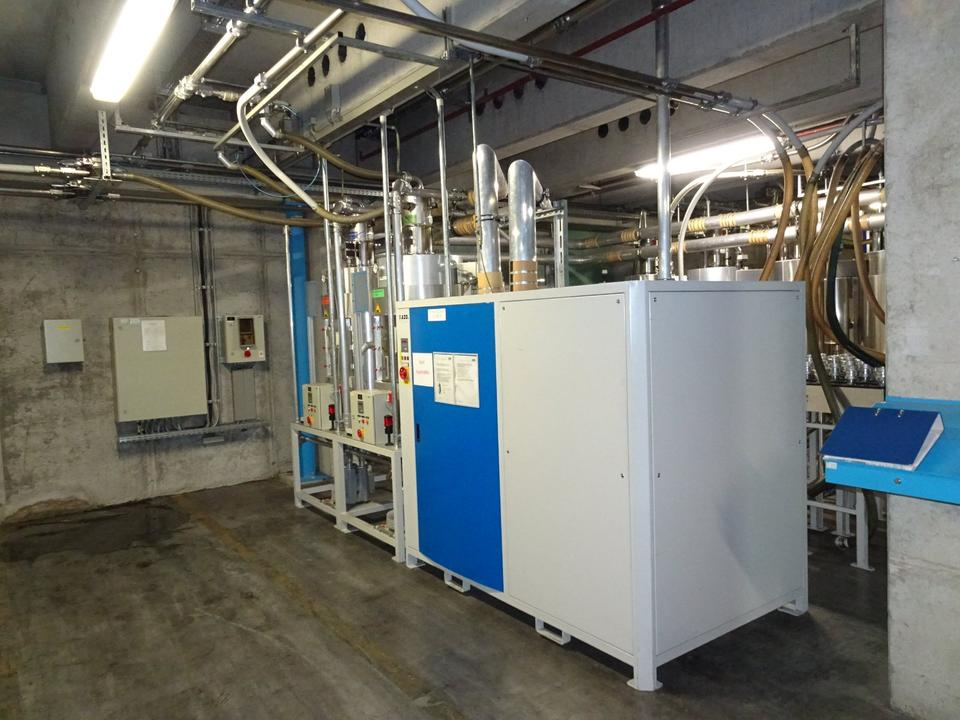 AZO LE900N Versorgungsanlage mit Trockner und Oktomat Spritzguss