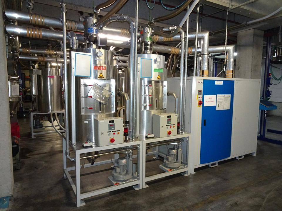 AZO LE900N Versorgungsanlage mit Trockner und Oktomat Spritzguss