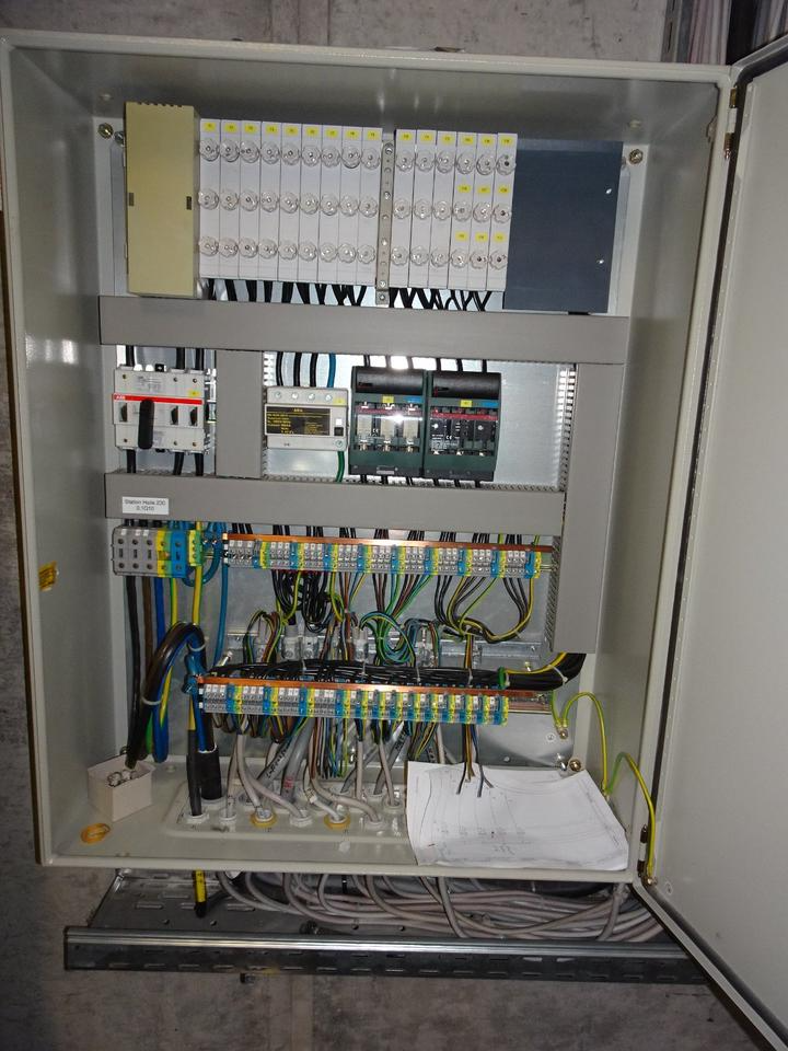 AZO LE900N Versorgungsanlage mit Trockner und Oktomat Spritzguss