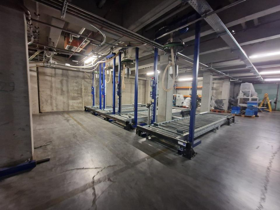 AZO LE900N Versorgungsanlage mit Trockner und Oktomat Spritzguss