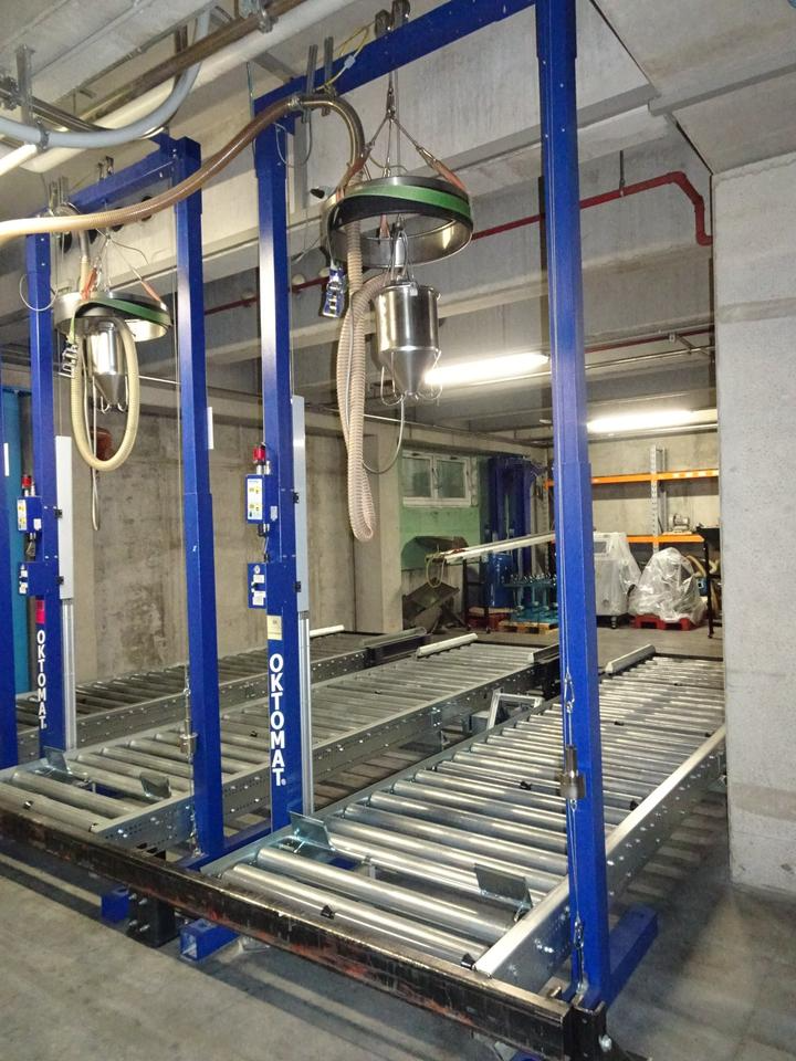 AZO LE900N Versorgungsanlage mit Trockner und Oktomat Spritzguss