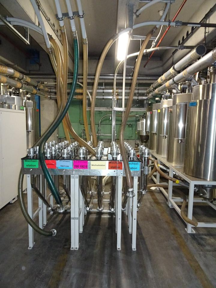 AZO LE900N Versorgungsanlage mit Trockner und Oktomat Spritzguss