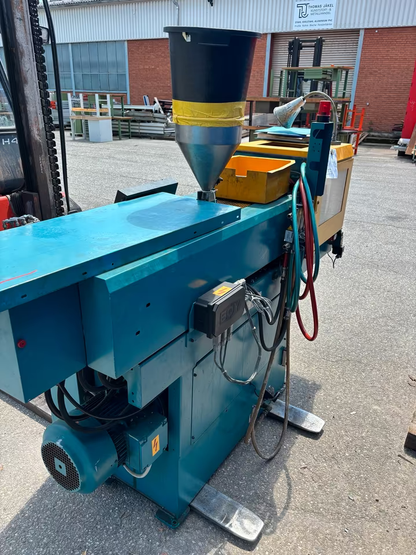 Boy 12M Spritzgussmaschine Injection moulding