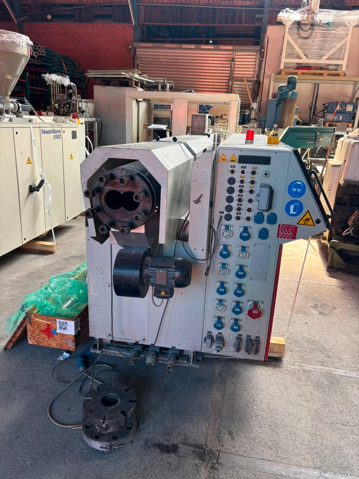 Krauss Maffei KMD90-32 P Extruder Kunststoff Doppelschnecke