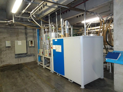 AZO LE900N Versorgungsanlage mit Trockner und Oktomat Spritzguss