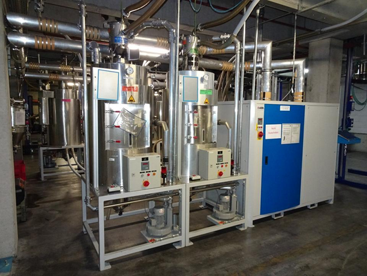 AZO LE900N Versorgungsanlage mit Trockner und Oktomat Spritzguss
