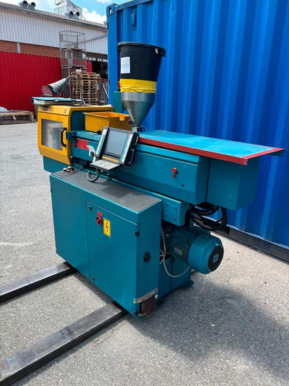 Boy 12M Spritzgussmaschine Injection moulding